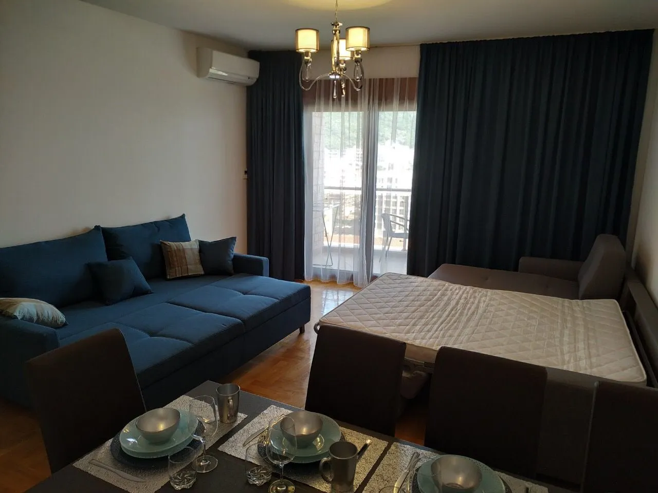 Apartment in Becici with a sea view